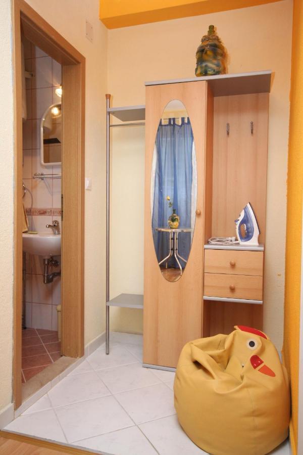 Apartments By The Sea Podgora, Makarska - 6713 Exterior foto